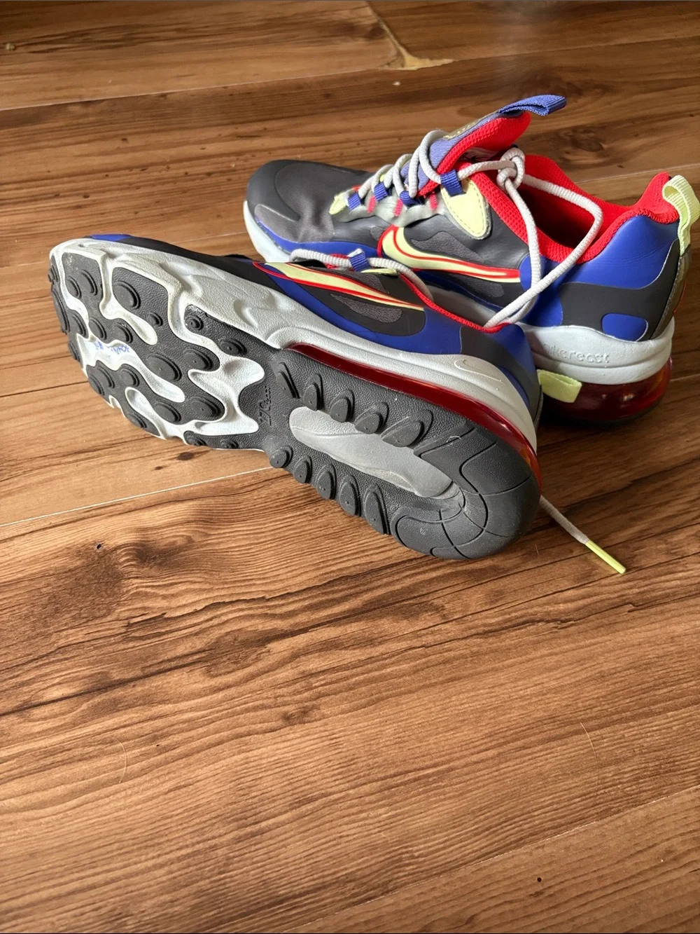 Nike 270 react sneakers
